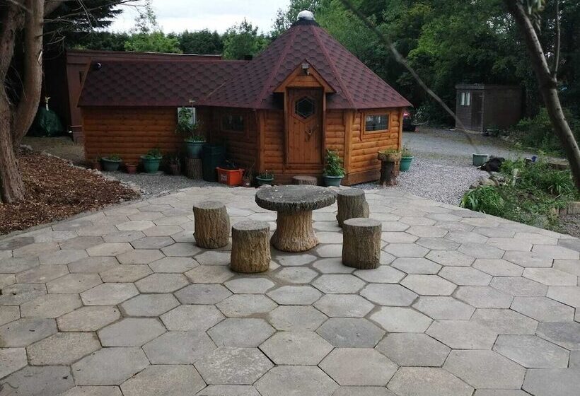 فندق Cozy Cabin With Hot Tub Retreat In Anglesey