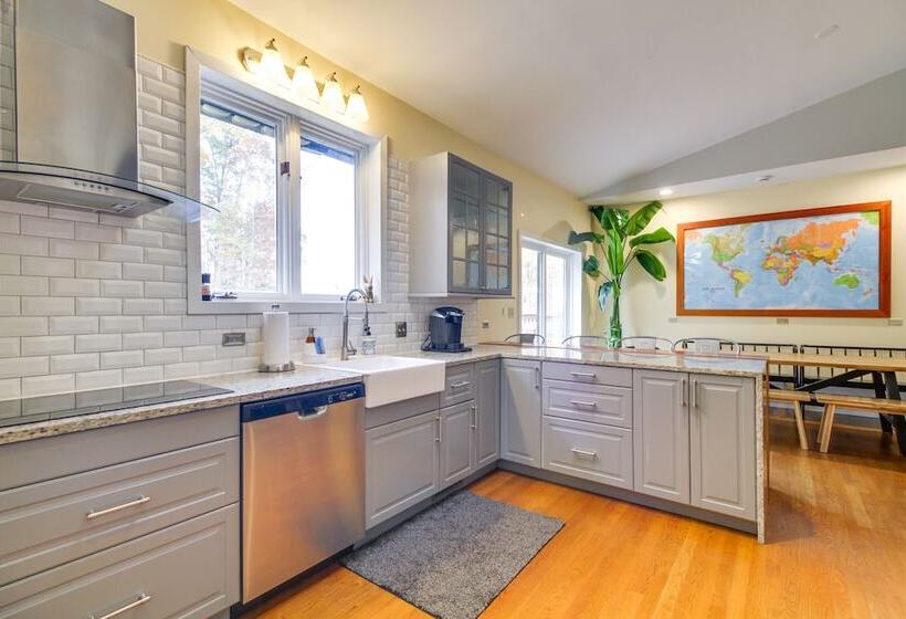 Inviting Charlottesville Retreat W/ Pool & Hot Tub