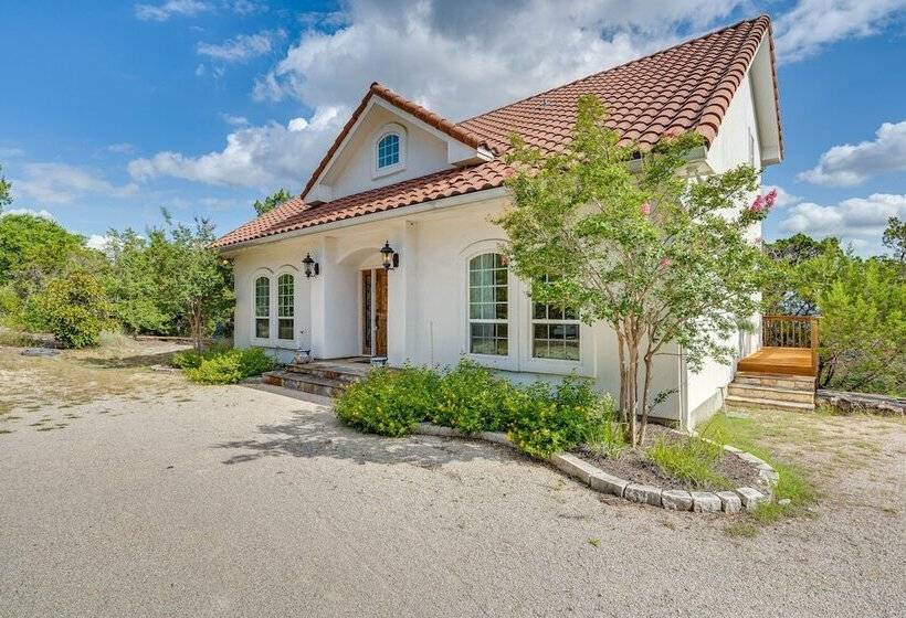 Jonestown Retreat W/ Deck: 6 Mi To Lake Travis!