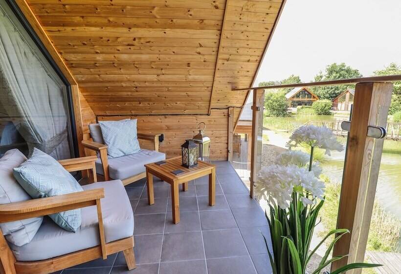 Lake View Lodge