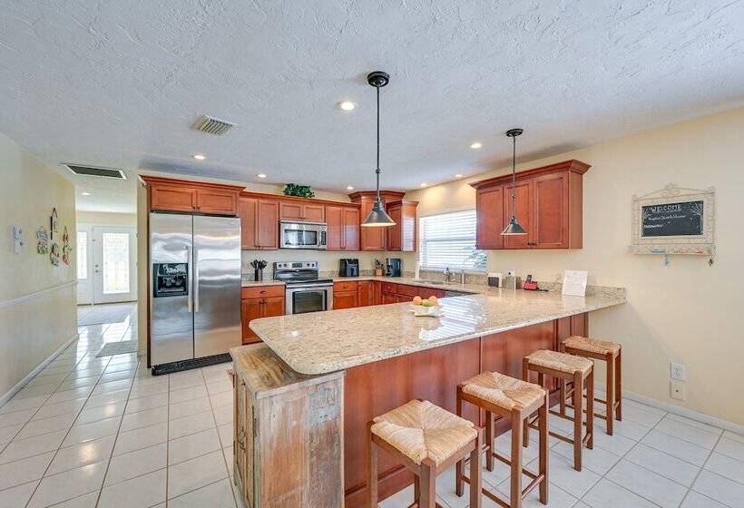 Lovely Naples Home W/ Lanai & Pool ~ 1 Mi To Beach