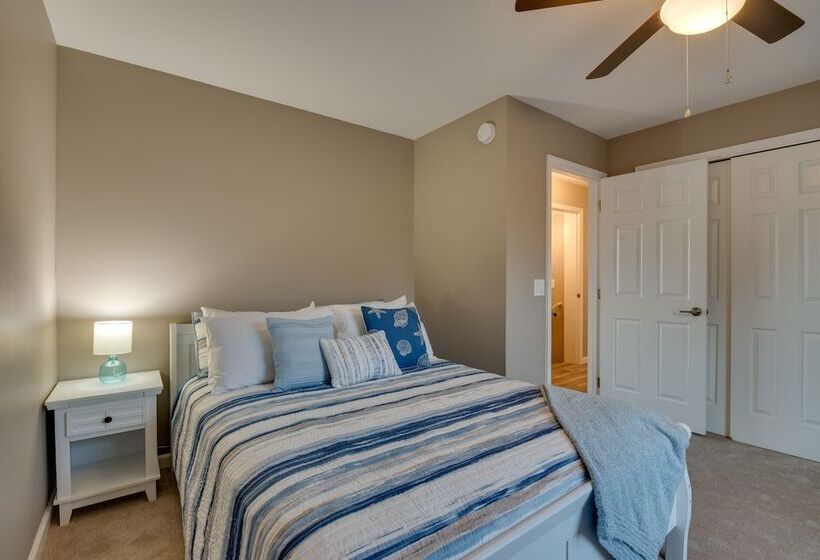Luxe Pennsylvania Lakefront Vacation Rental!