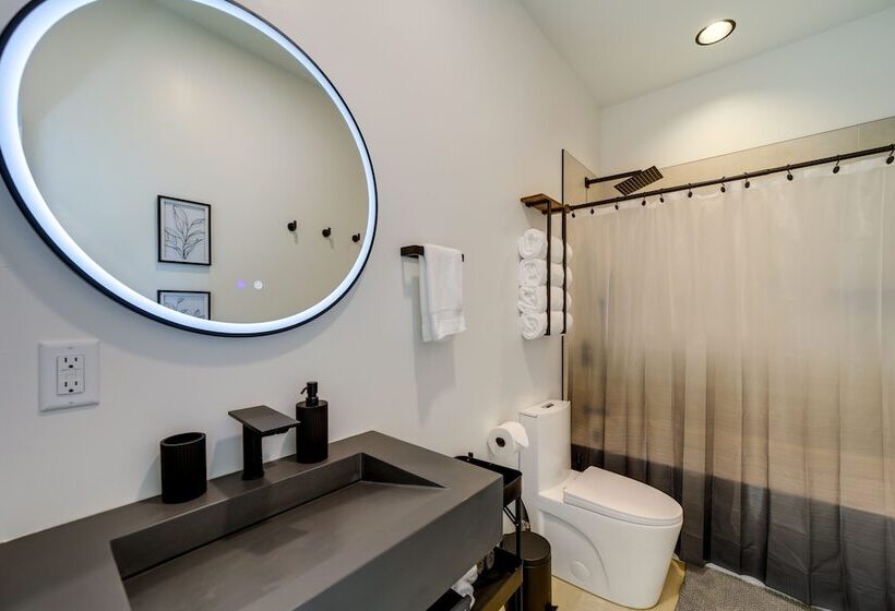 Modern Mountain View Sanctuary In Pisgah Forest