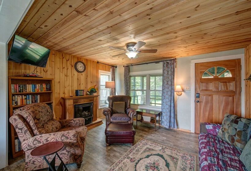 Moonshiner S Cabin Minutes From Two Wheels!