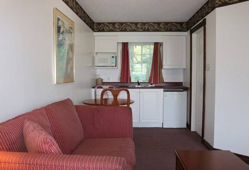 מוטל Fenelon Inn