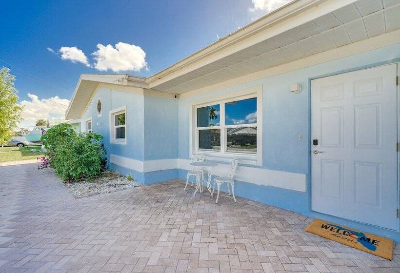 North Fort Myers Home W/ Hot Tub & Boat Dock
