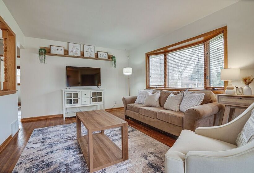 Oakdale Home W/ Deck   7 Mi To Downtown St Paul!