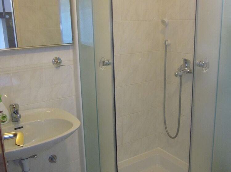 پانسیون Apartmani Kresic 1