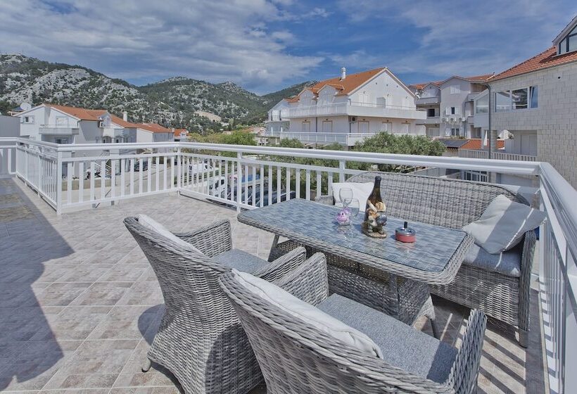 پانسیون Apartmani Kresic 1