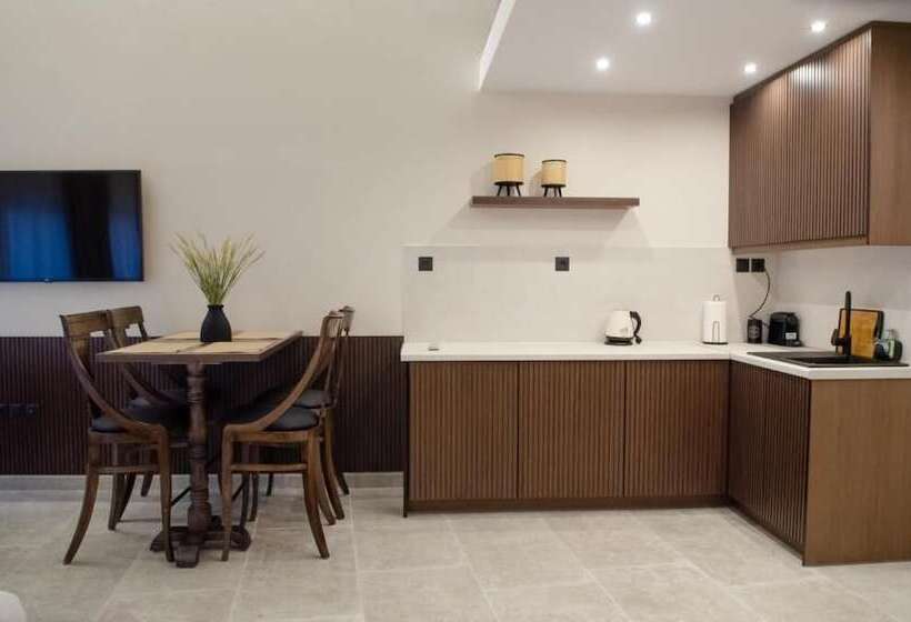 פנסיון Leone Suites