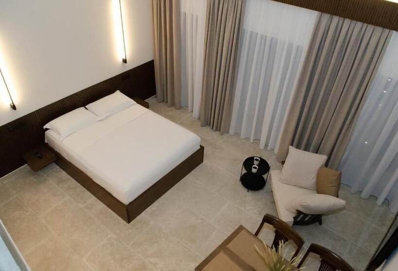 פנסיון Leone Suites