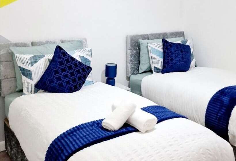 דירת נופש Beautiful 2 Bed House In Gillingham