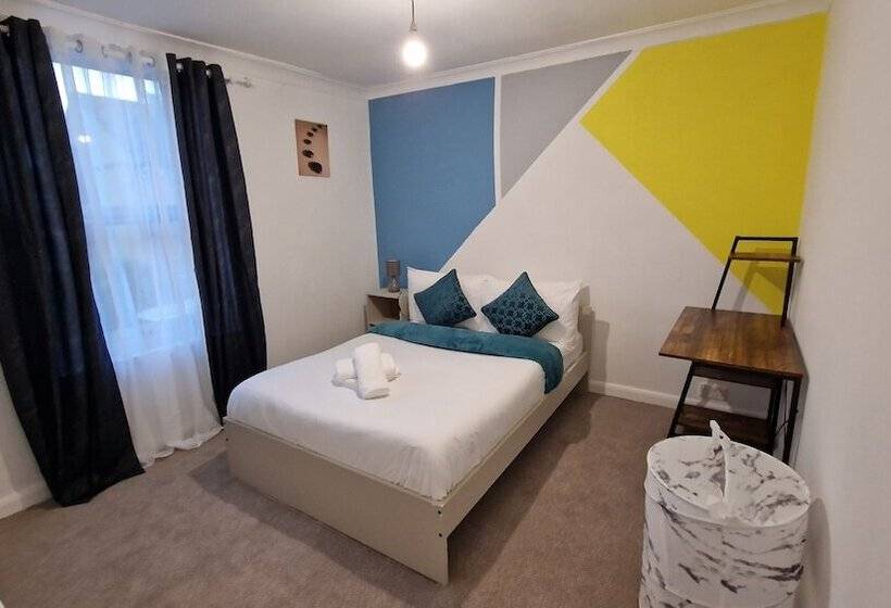 דירת נופש Beautiful 2 Bed House In Gillingham