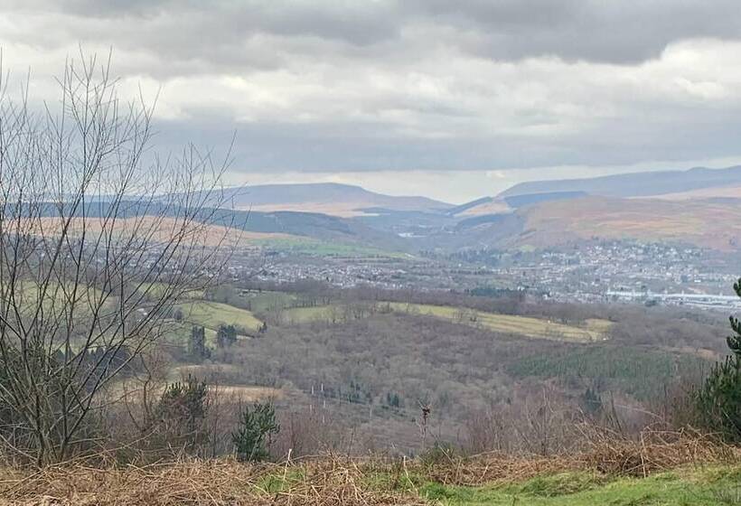 إقامة Beautiful 3 Bed House In Merthyr Tydfil
