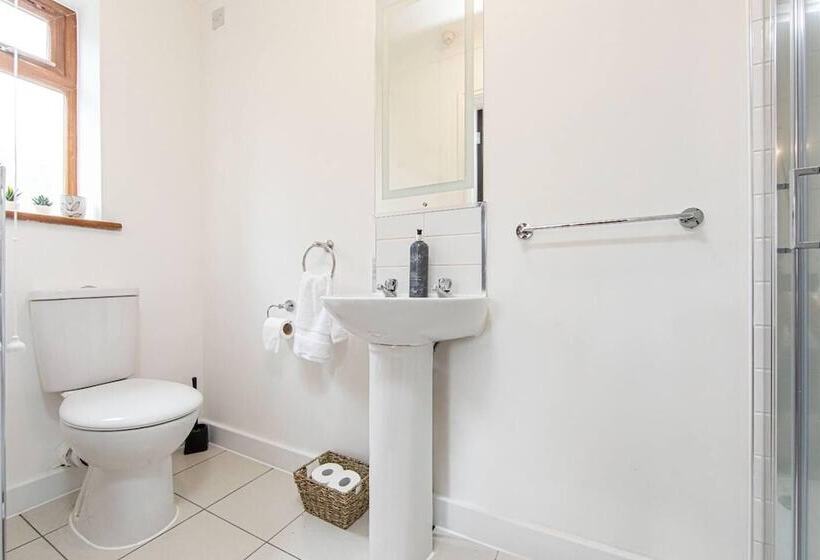 إقامة Beautiful 3 Bed House In Merthyr Tydfil