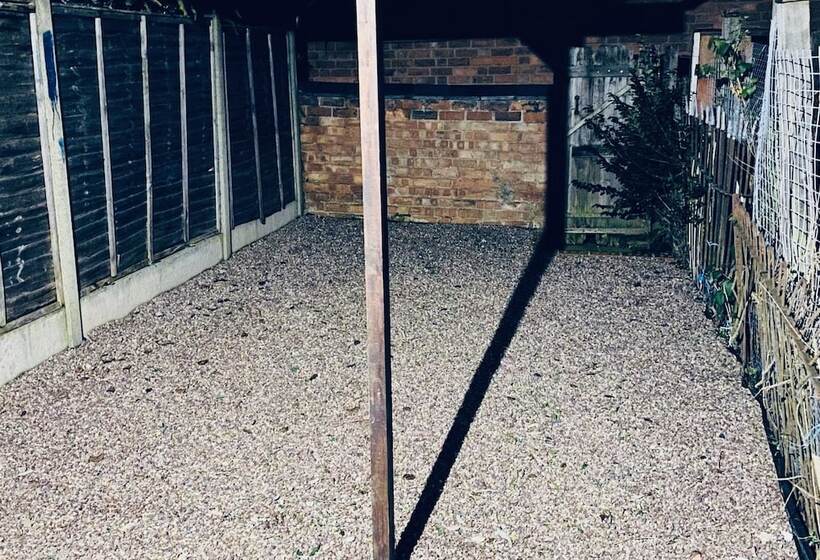 اقامتگاه Inviting 7 Bed House In Coventry City Centre