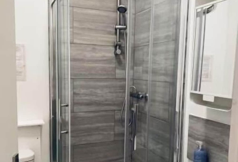 اقامتگاه Inviting 7 Bed House In Coventry City Centre