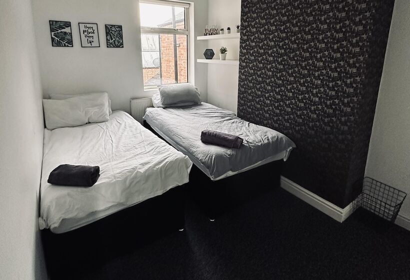 اقامتگاه Inviting 7 Bed House In Coventry City Centre