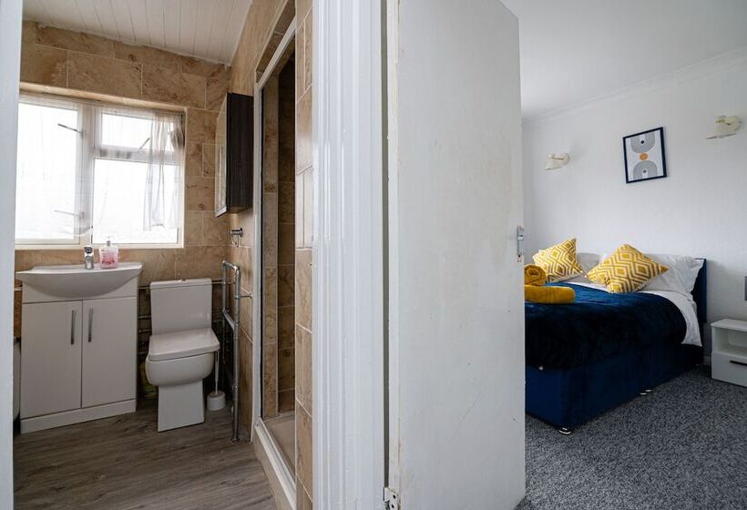 レジデンス Impeccable 3 Bed House In Abbeywood