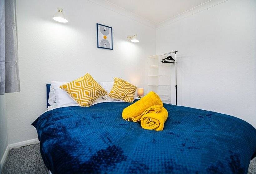 レジデンス Impeccable 3 Bed House In Abbeywood