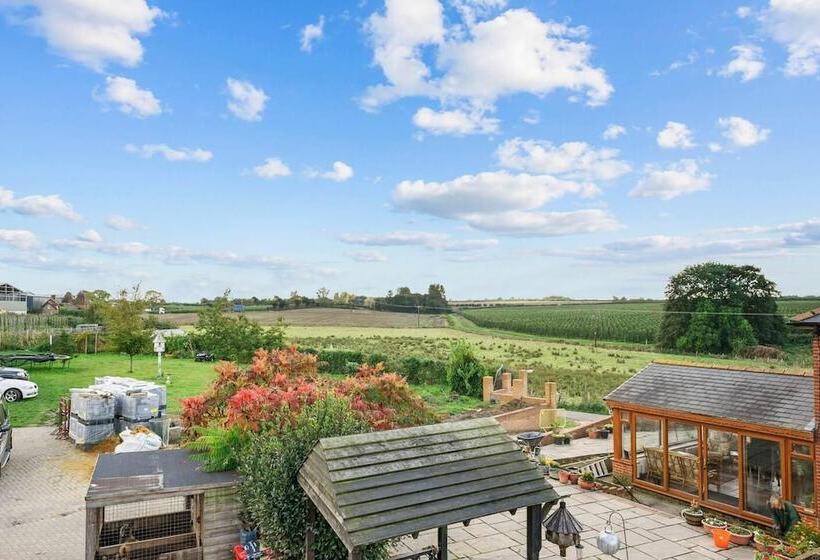 إقامة Lovely 2 Bed House In Canterbury