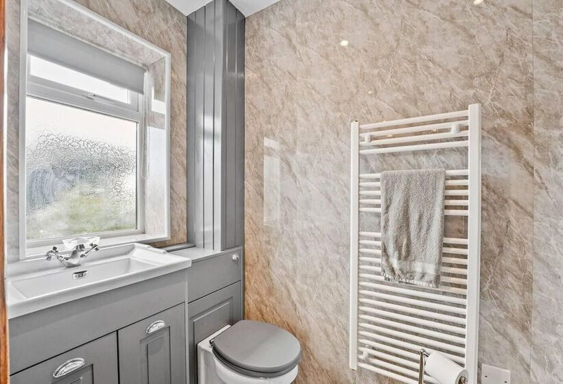 إقامة Lovely 2 Bed House In Canterbury