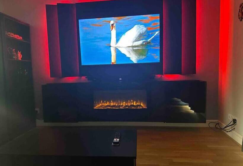 Резиденция Remarkable 2 Bed House In Northolt