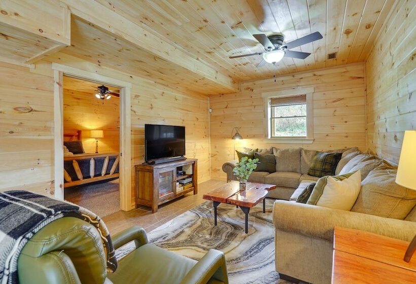 Rustic Laurelville Cabin W/ Hot Tub & Sauna!