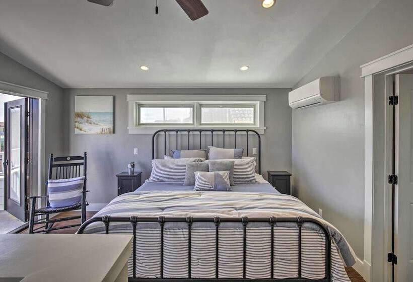 San Diego Home   Walk To Sail Bay & Mission Beach!