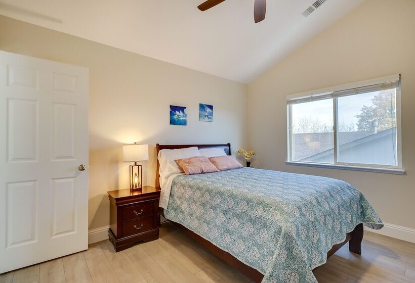 Spacious Family Retreat   4 Mi To Downtown!