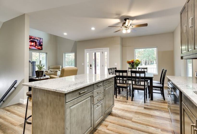 Spacious + Serene Camdenton Home W/ Hot Tub!