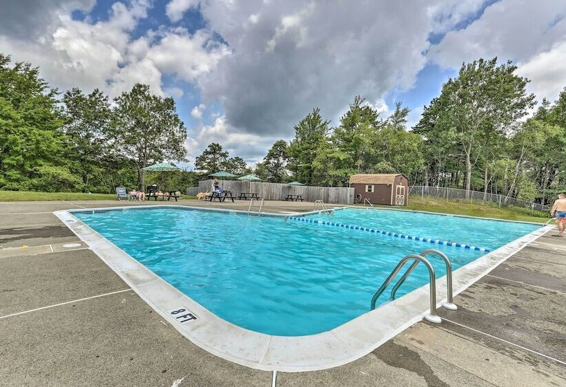 Stellar Long Pond Home With Hot Tub And Fire Pit!