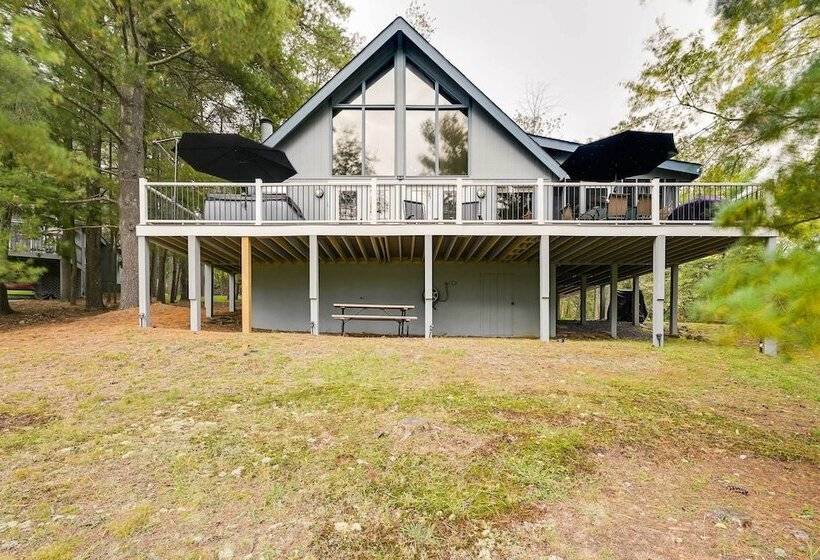 The Woods Cabin W/ Hot Tub & Golf Course Access!