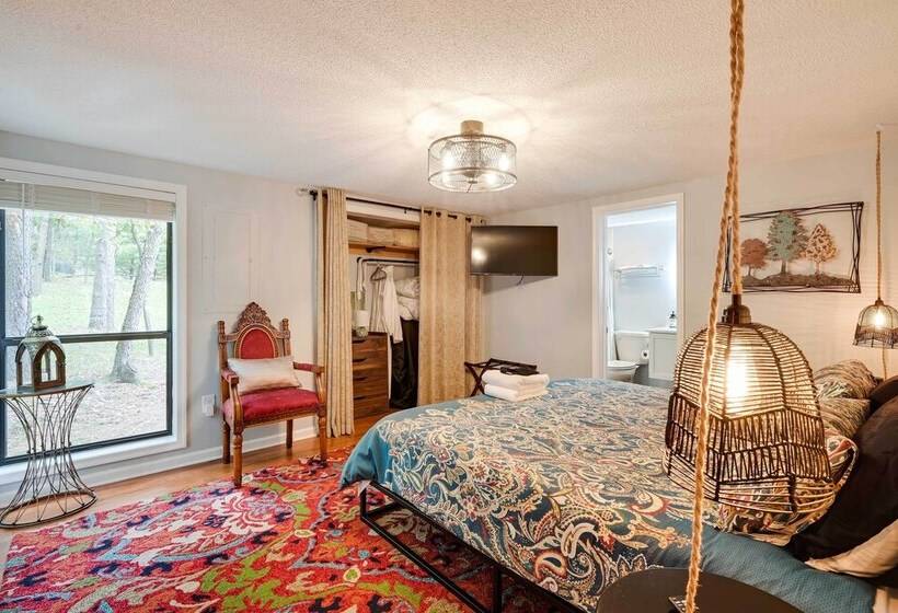 The Woods Cabin W/ Hot Tub & Golf Course Access!