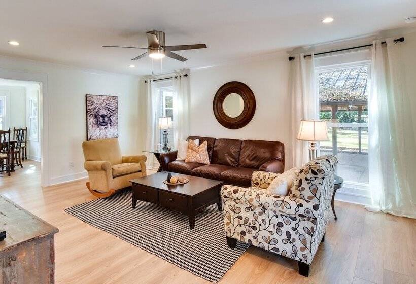 Tranquil Travelers Rest Home W/ Fire Pit!