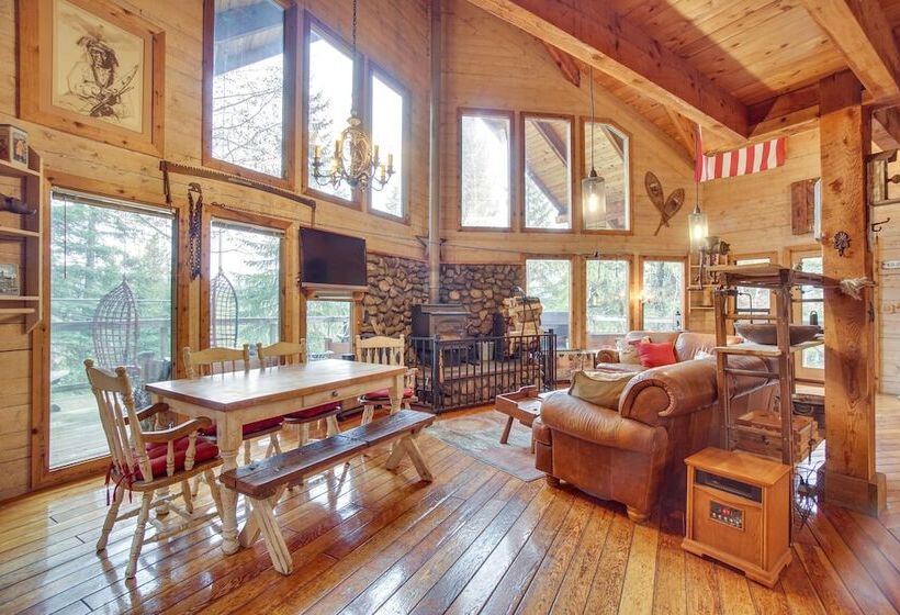 Tree Lined Mccall Cabin: Walk To Payette River!