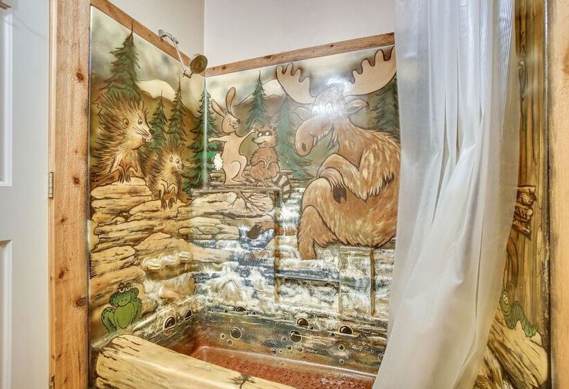 Tree Lined Mccall Cabin: Walk To Payette River!