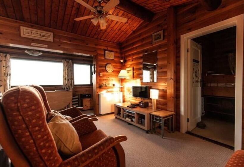 Two Bed Log Cabin In The Mountains