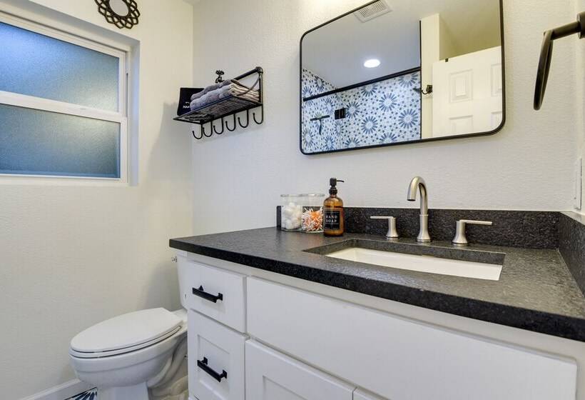 Updated Granbury Home In Historic District!