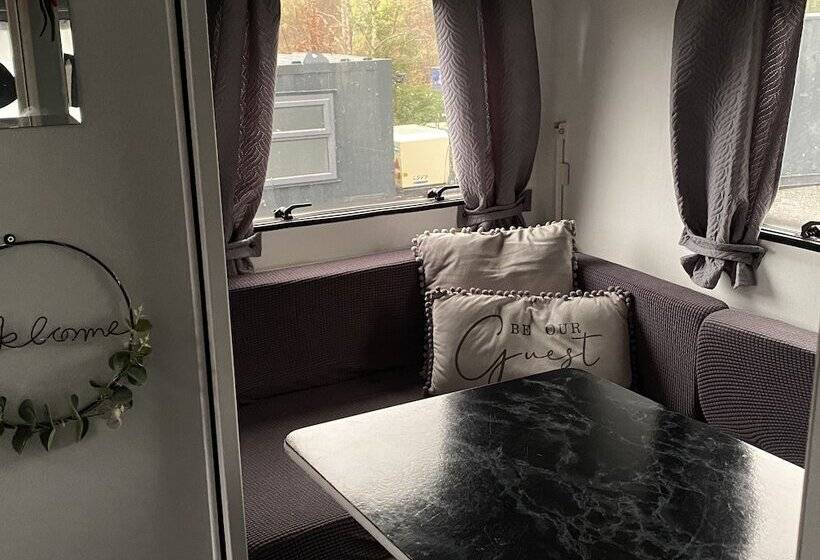 호텔 Rostrevorvalley Caravan Experience Private Hottub