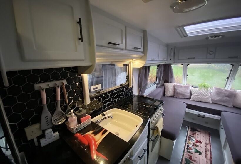 호텔 Rostrevorvalley Caravan Experience Private Hottub