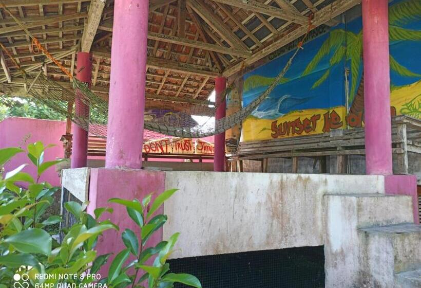 فندق Sunset Beach Labuhan Jukung