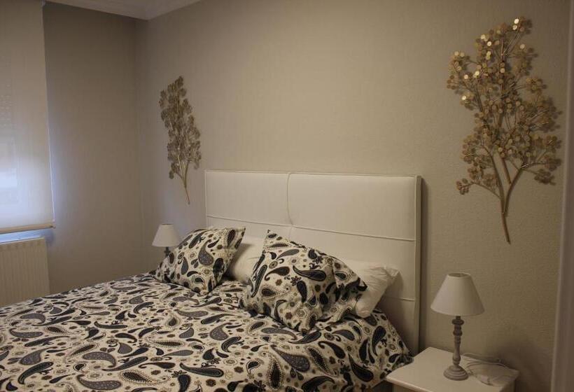 פנסיון Apartamento Sanguesa