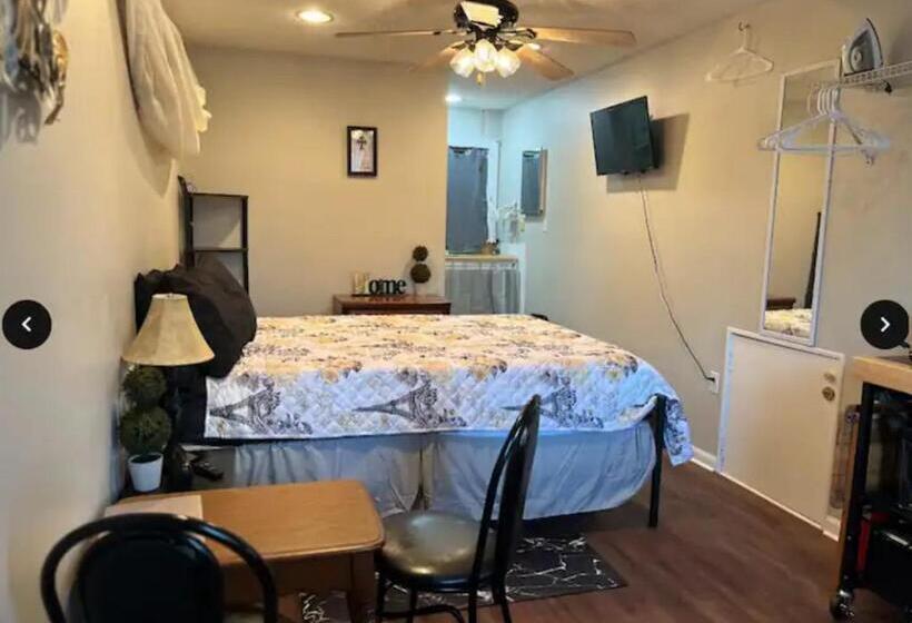 膳宿费 Small Private Get Away, Tiny Home Garage Studio Apartment