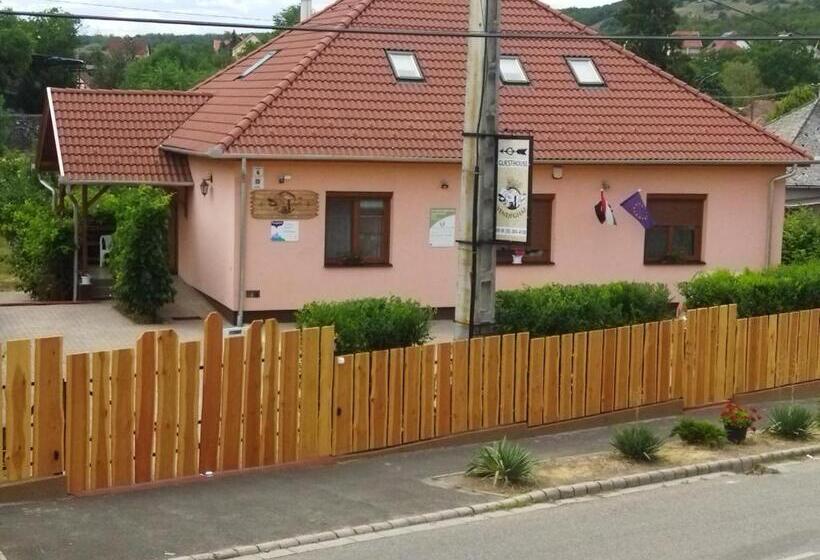 פנסיון Vár Liget Vendégház