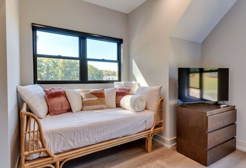 The Retreat At Lake Norman: Boat Dock & Pool!