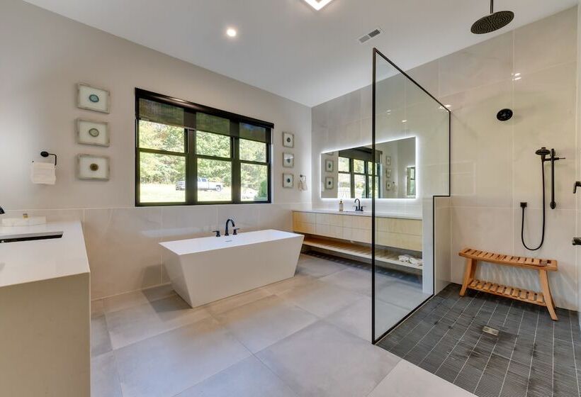 The Retreat At Lake Norman: Boat Dock & Pool!