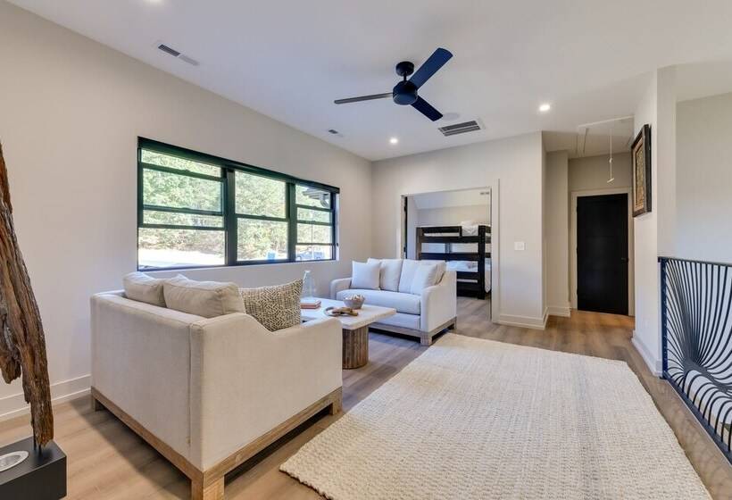 The Retreat At Lake Norman: Boat Dock & Pool!