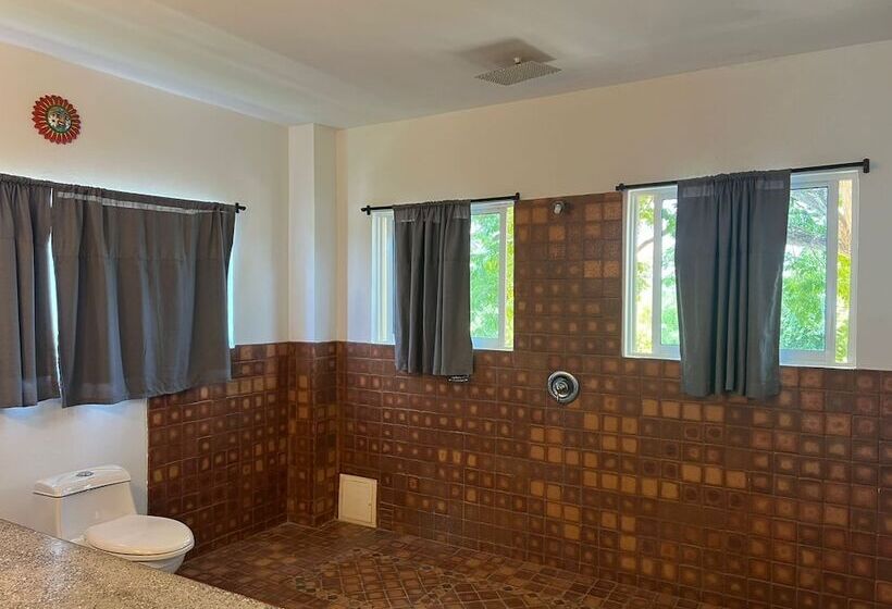 هتل Boutique Chateau De La Mar