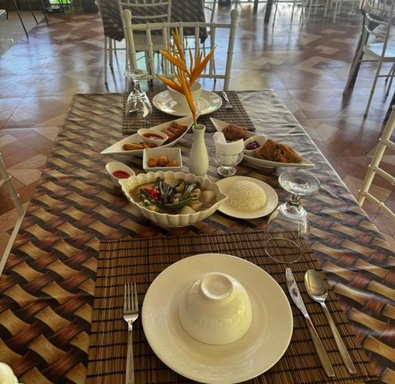 Отель Coast Side Cliffs Resort
